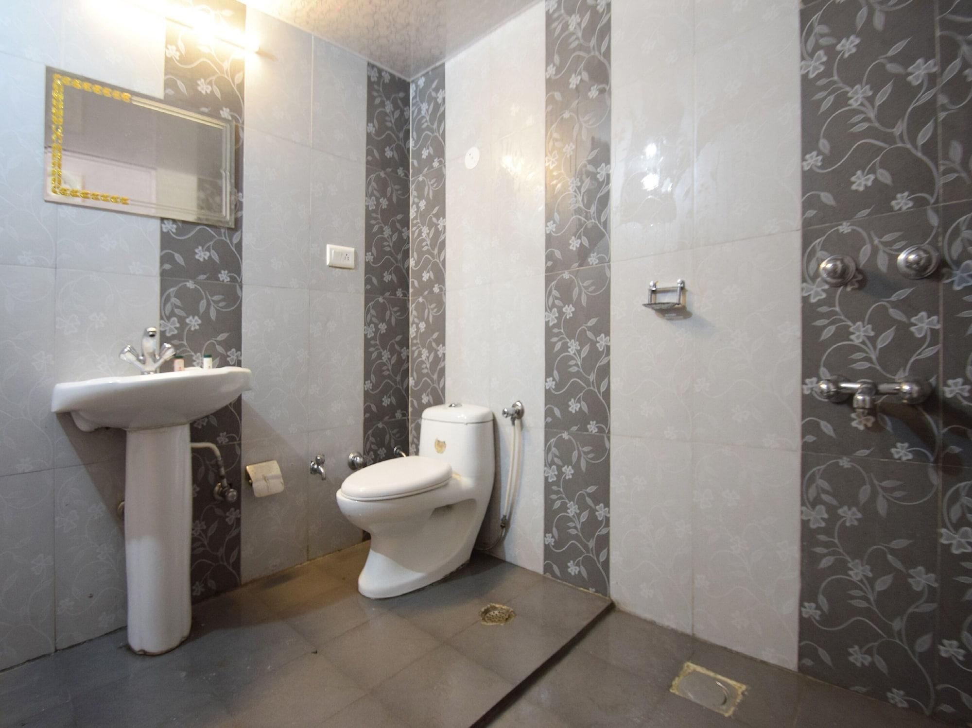Oyo 29131 Hotel Mn Grand Shamshabad Zewnętrze zdjęcie