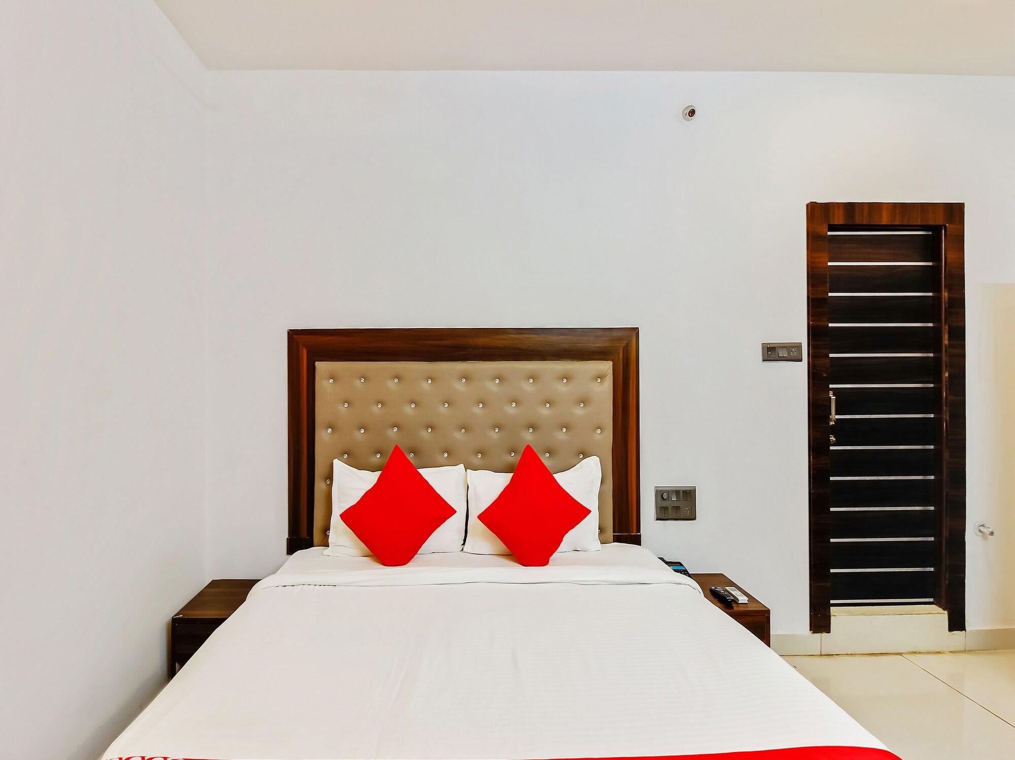 Oyo 29131 Hotel Mn Grand Shamshabad Zewnętrze zdjęcie