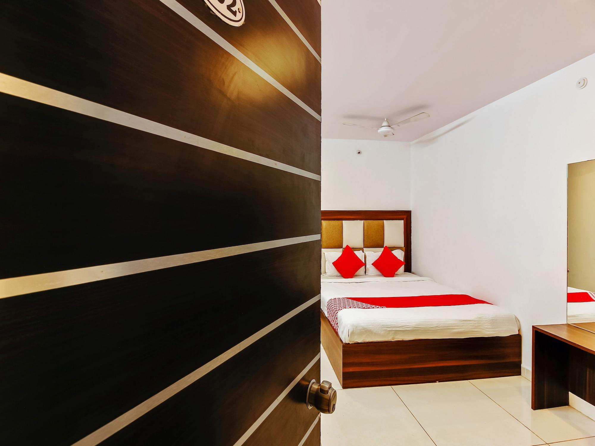 Oyo 29131 Hotel Mn Grand Shamshabad Zewnętrze zdjęcie